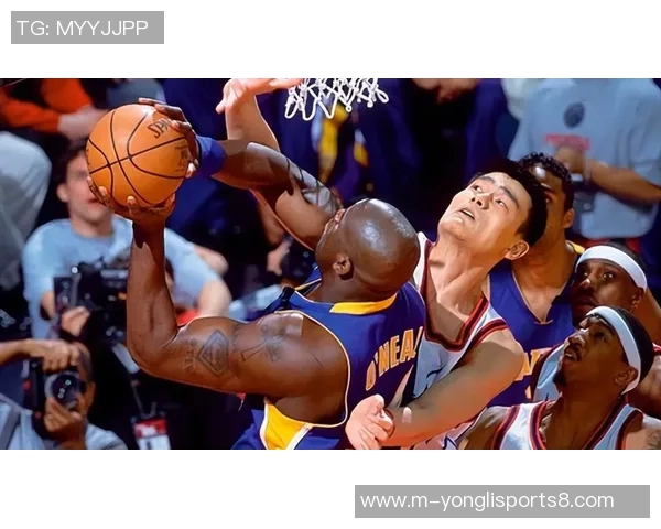 奥尼尔与姚明的巅峰对决：巨人之战的传奇故事与篮球魅力